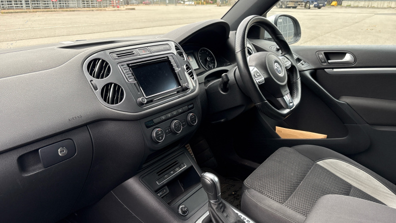 Volkswagen Tiguan 2.0 TDi BlueMotion Tech R-Line 5dr 150 DSG [NAV] Diesel Estate